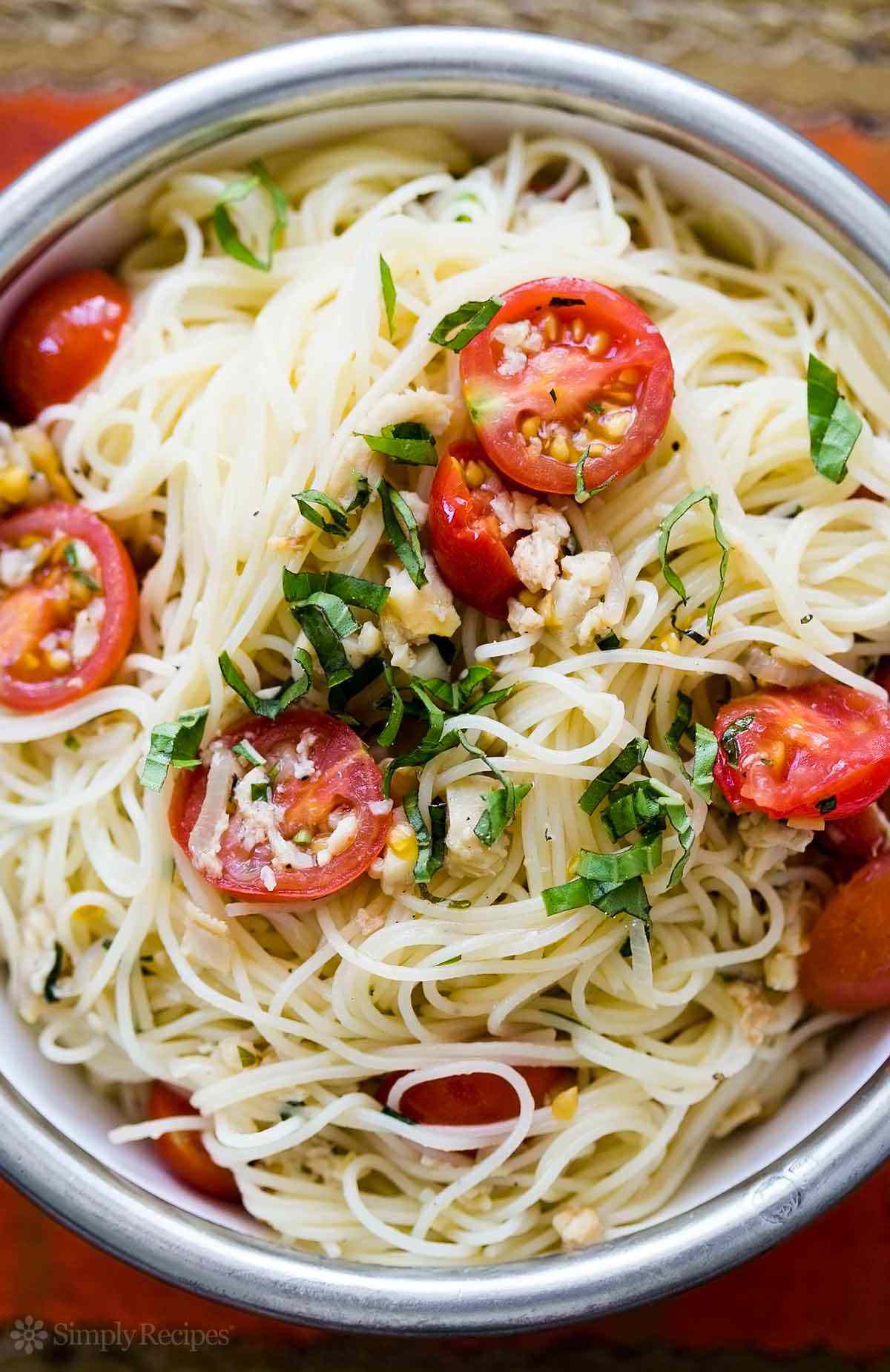 Angel Hair Pasta with Clams and Cherry Tomatoes