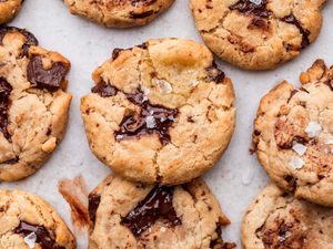Freshly baked vegan chocolate chip cookies with sea salt 