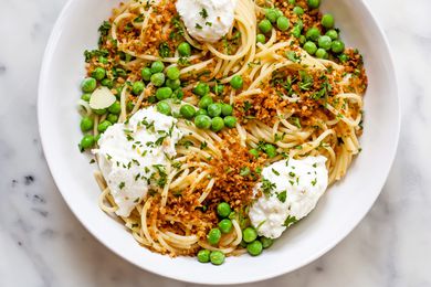 Pasta with ricotta and peas