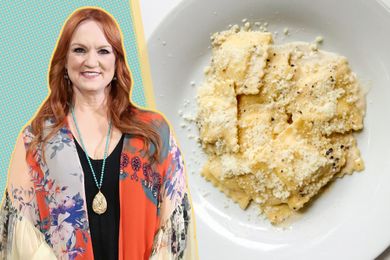 Ree Drummond next to a plate of cacio e pepe pasta