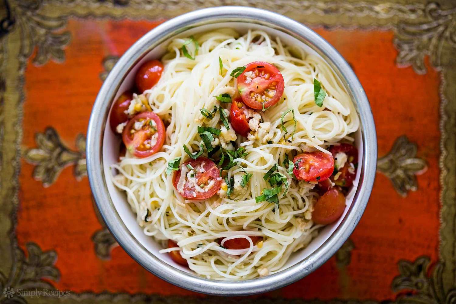 Angel Hair Pasta with Clams and Cherry Tomatoes