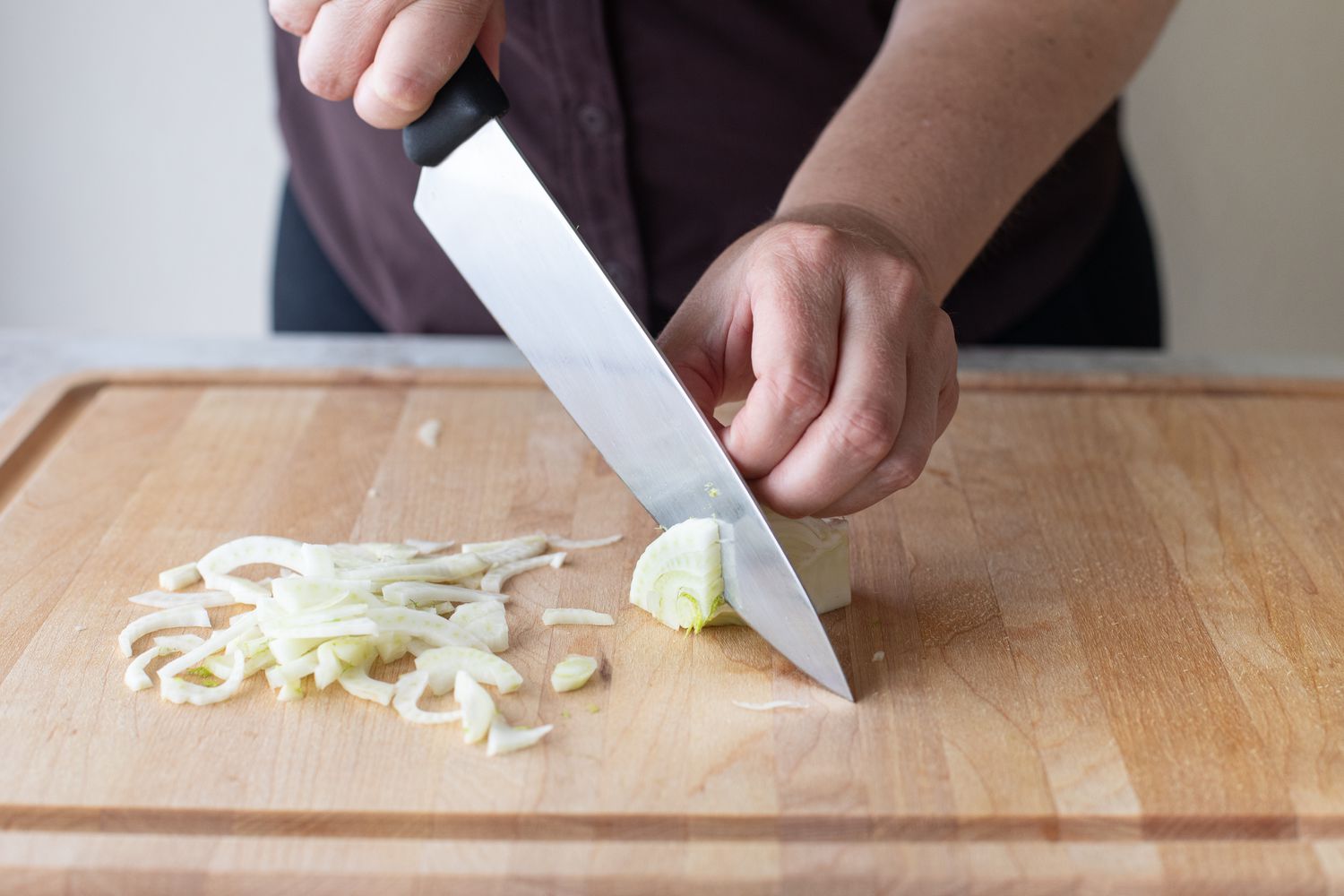 Slicing fennel crosswise