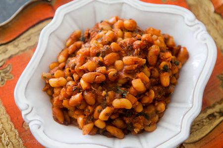 Savory Baked Beans in Tomato Sauce
