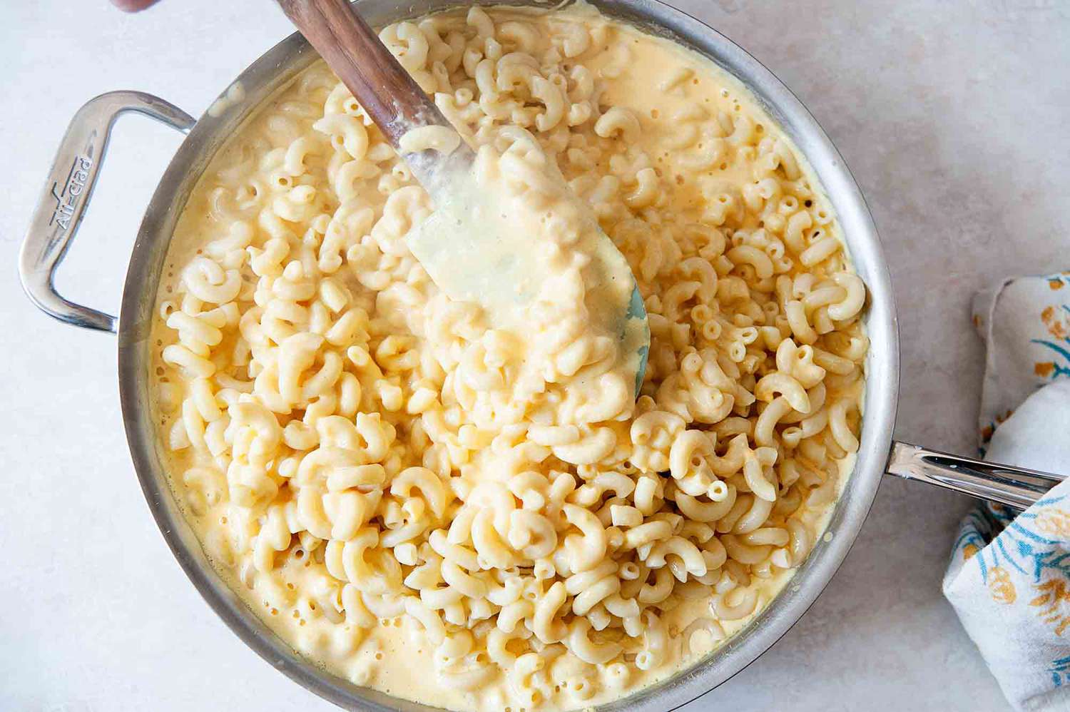 how to stir macaroni into cheese sauce for mac and cheese