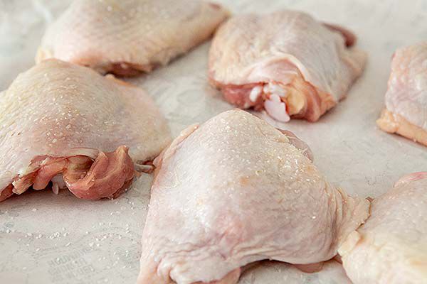 salting chicken thighs for roasted chicken in oven