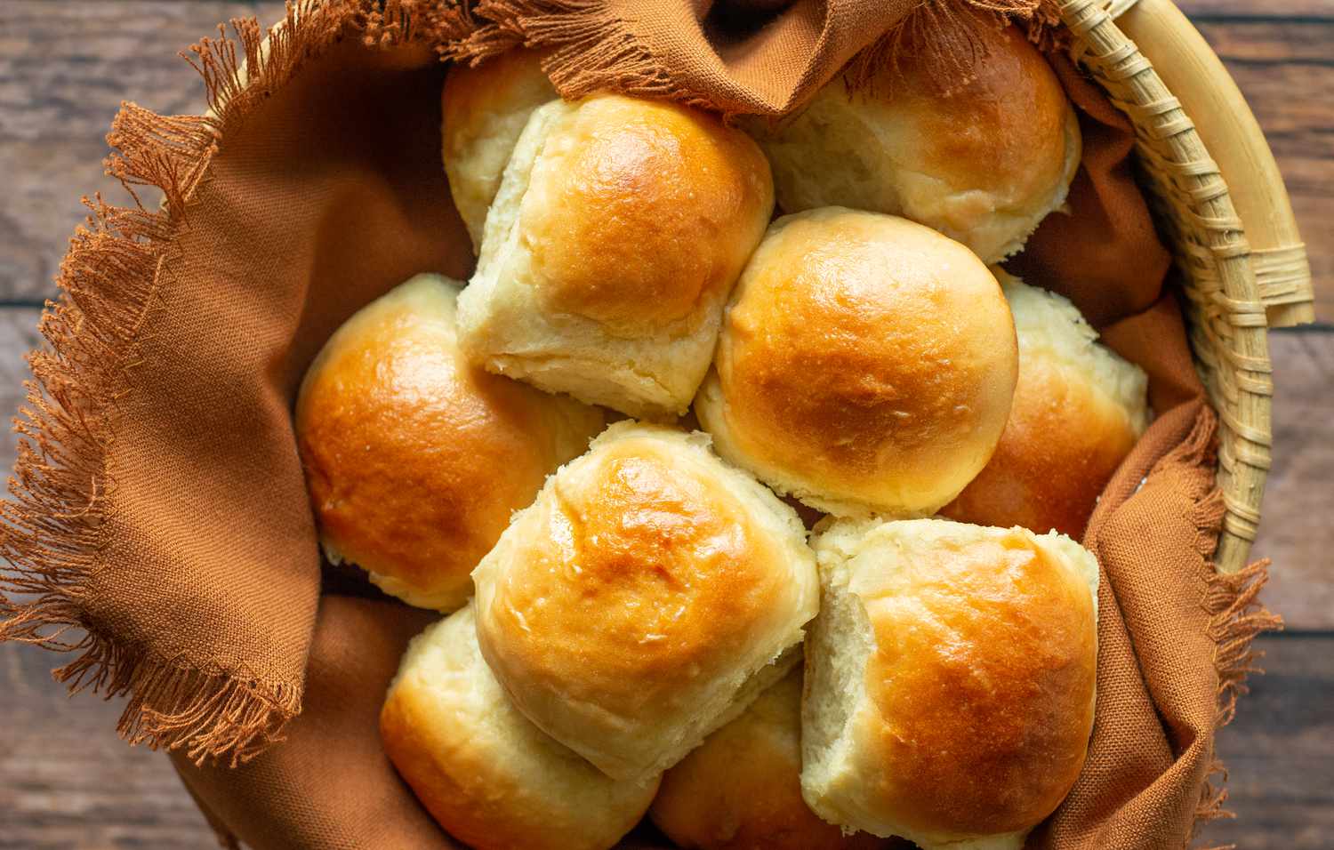 quick dinner rolls in a basket