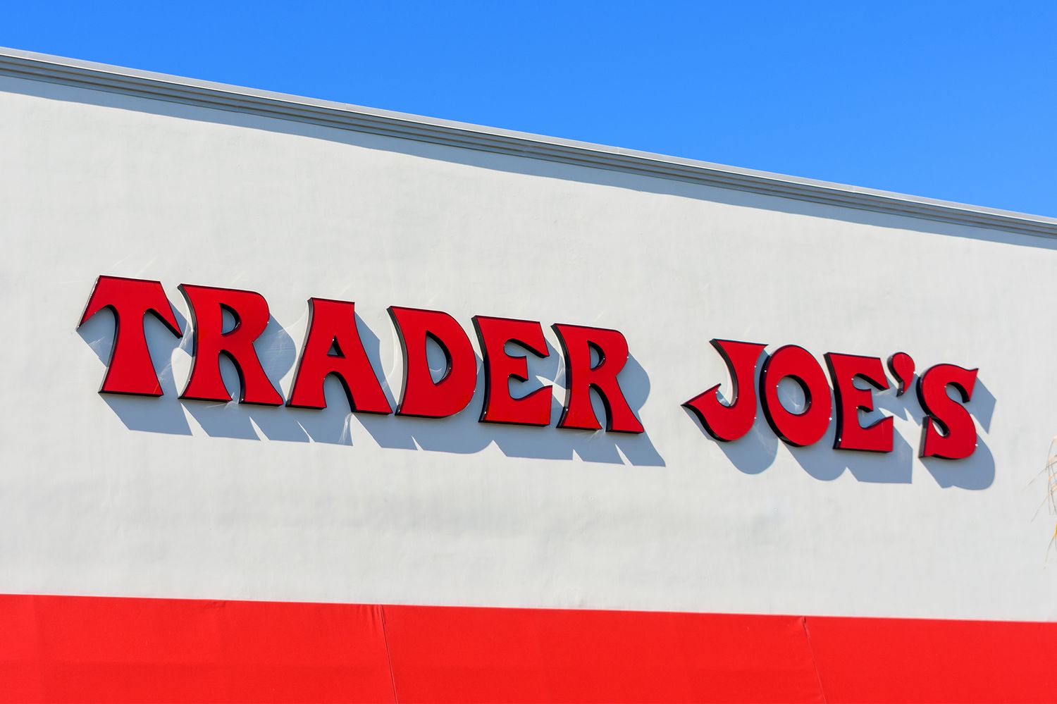 Trader Joes storefront signage