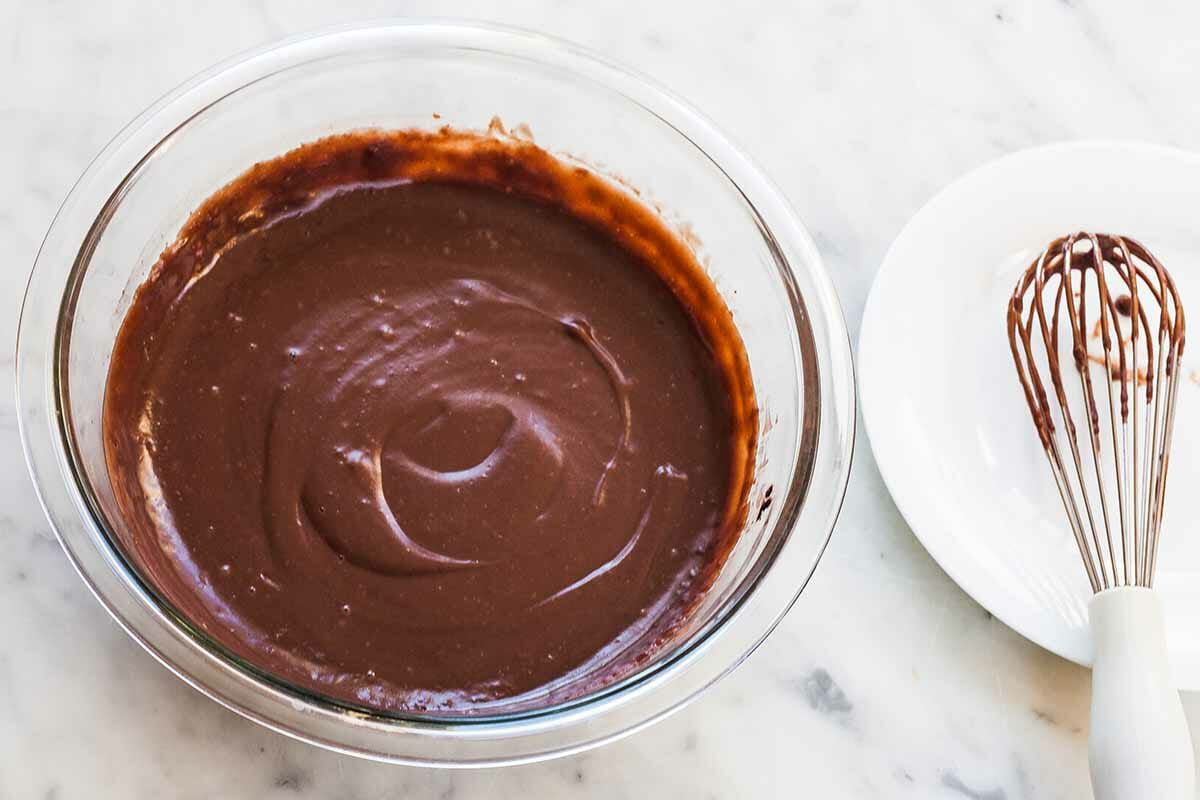 Smooth chocolate filling to make a Chocolate pie.
