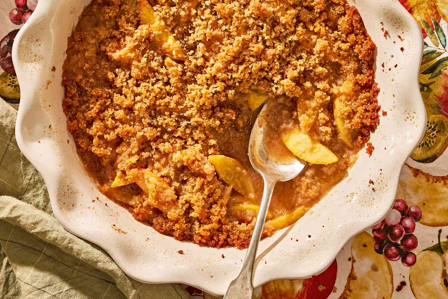 peach brown betty in a pie dish with pie pan