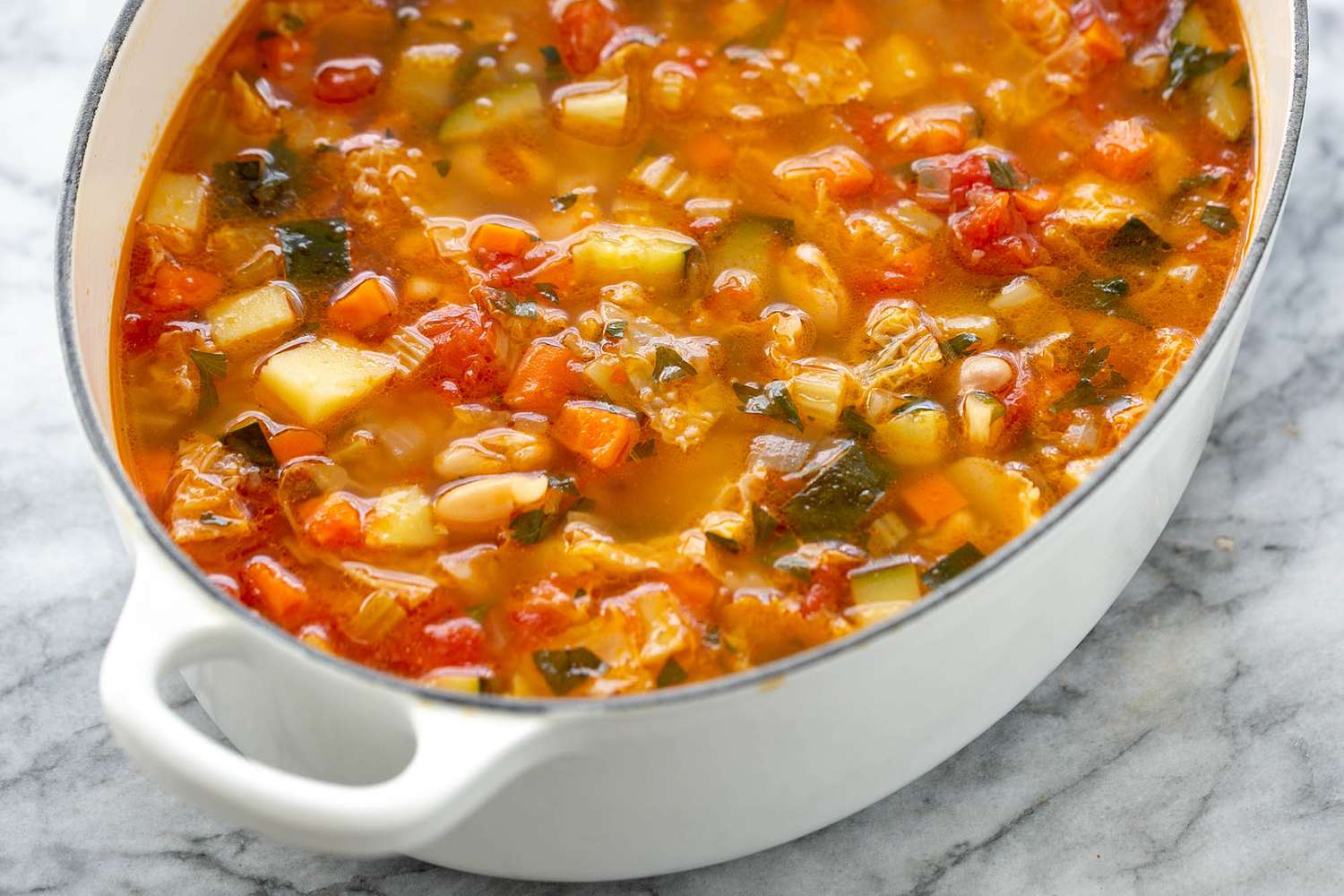 minestrone soup in bowl