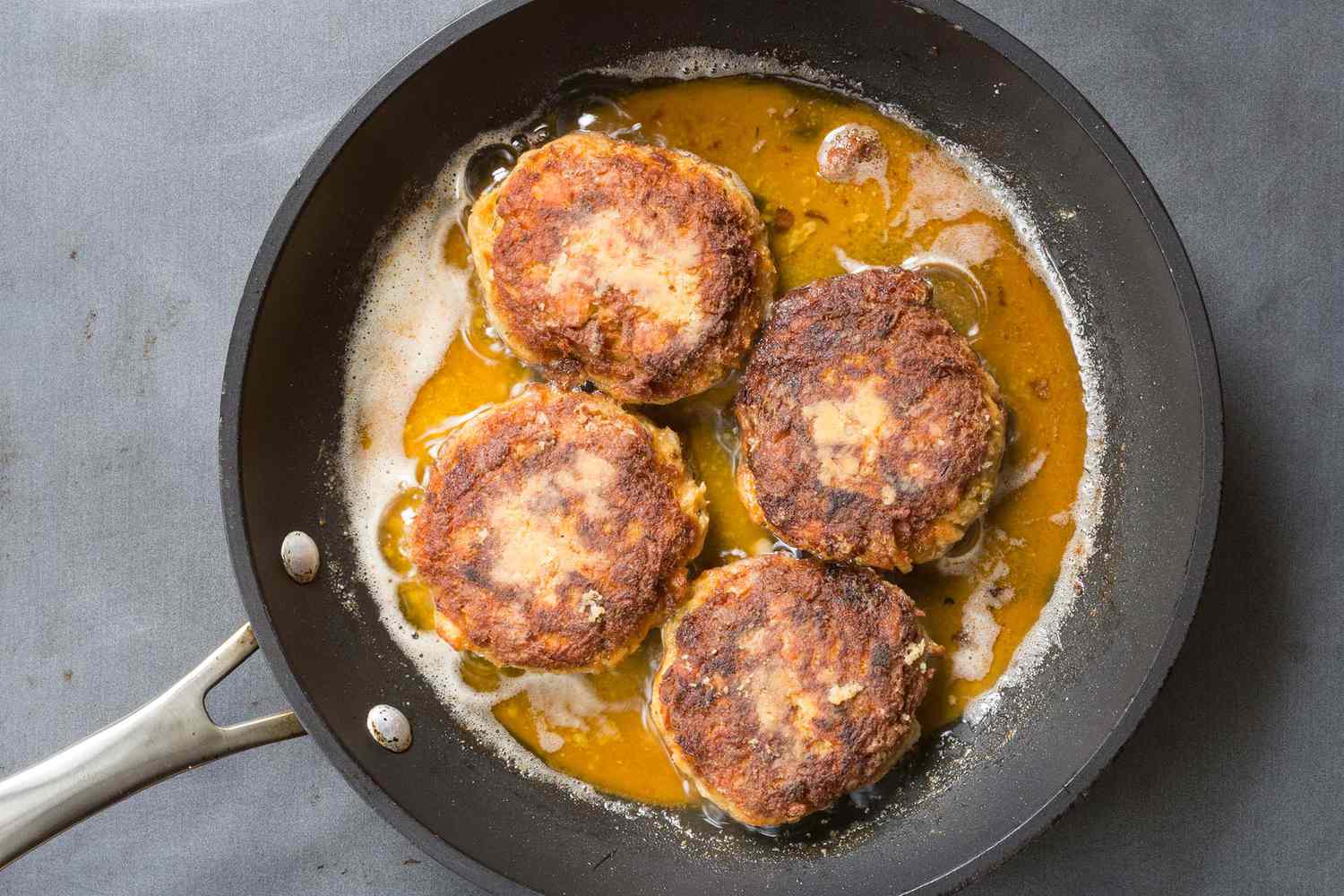Fresh Salmon Cakes with Spicy Mayo