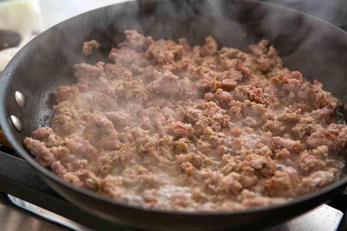 cook sausage in pan