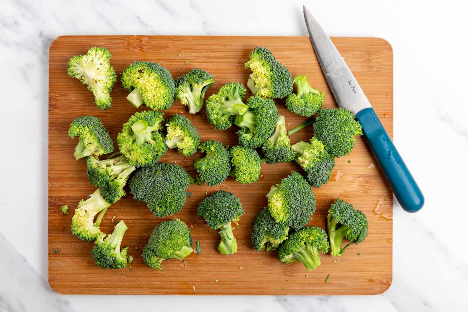 Broccoli Cut into Florets on a Cutting Board for How to Steam Broccoli in the Microwave