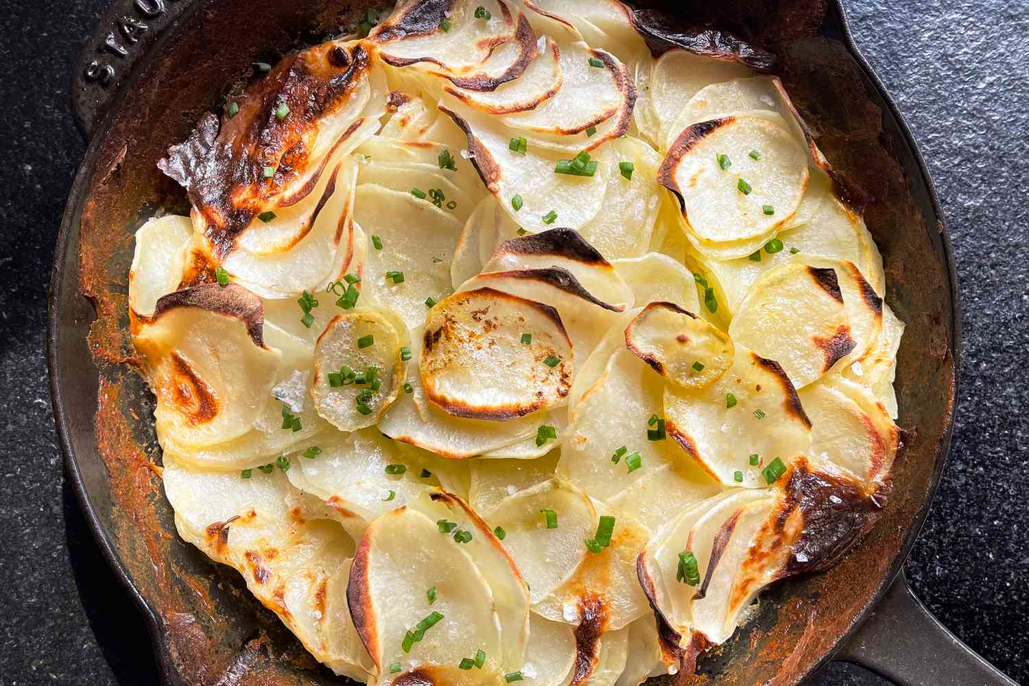 Au gratin potatoes in a black skillet