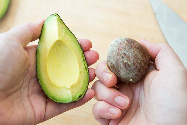 how-to-cut-avocado-method-4