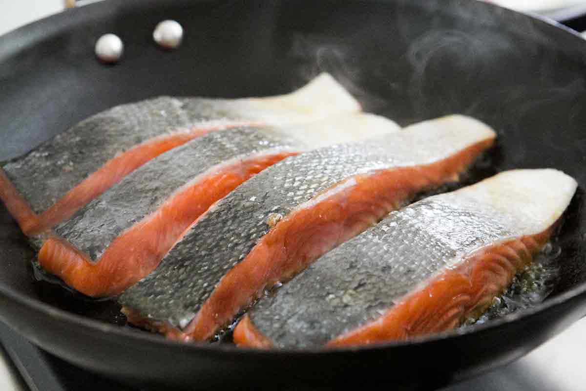 how to cook honey glazed salmon on stovetop