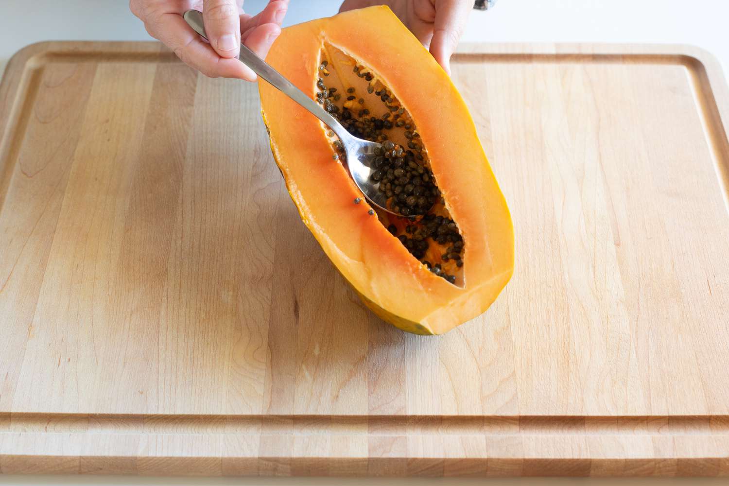 Remove the seeds from a papaya