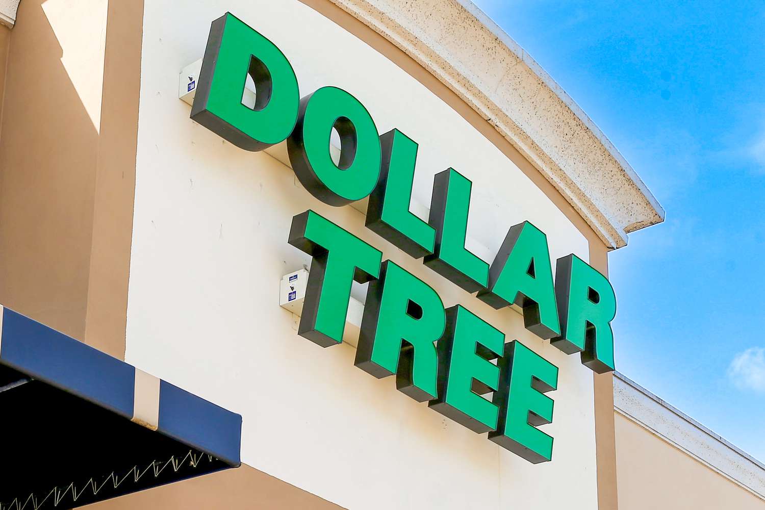 Dollar Tree storefront