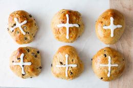6 Hot Cross Buns