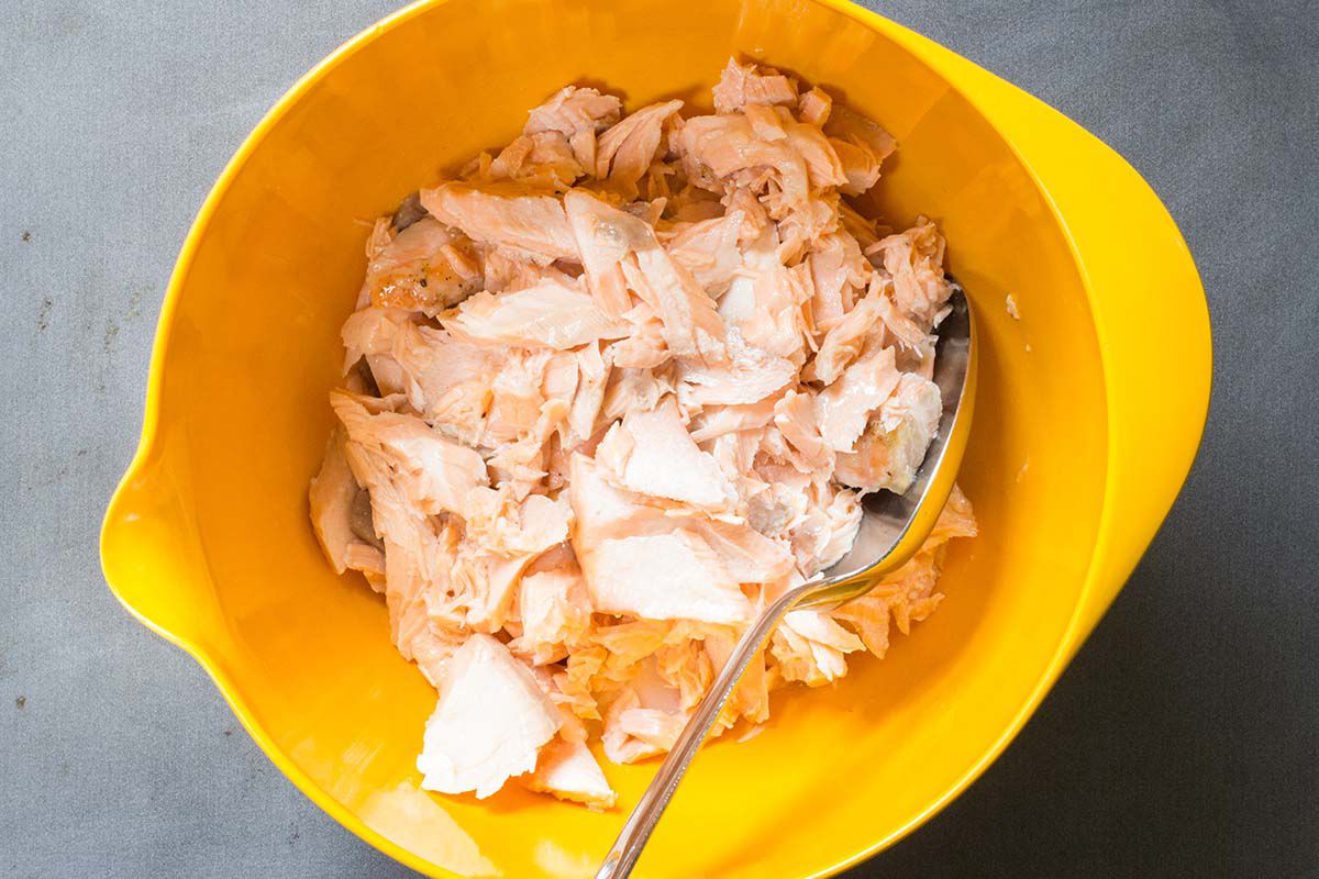 Fresh Salmon Cakes with Spicy Mayo