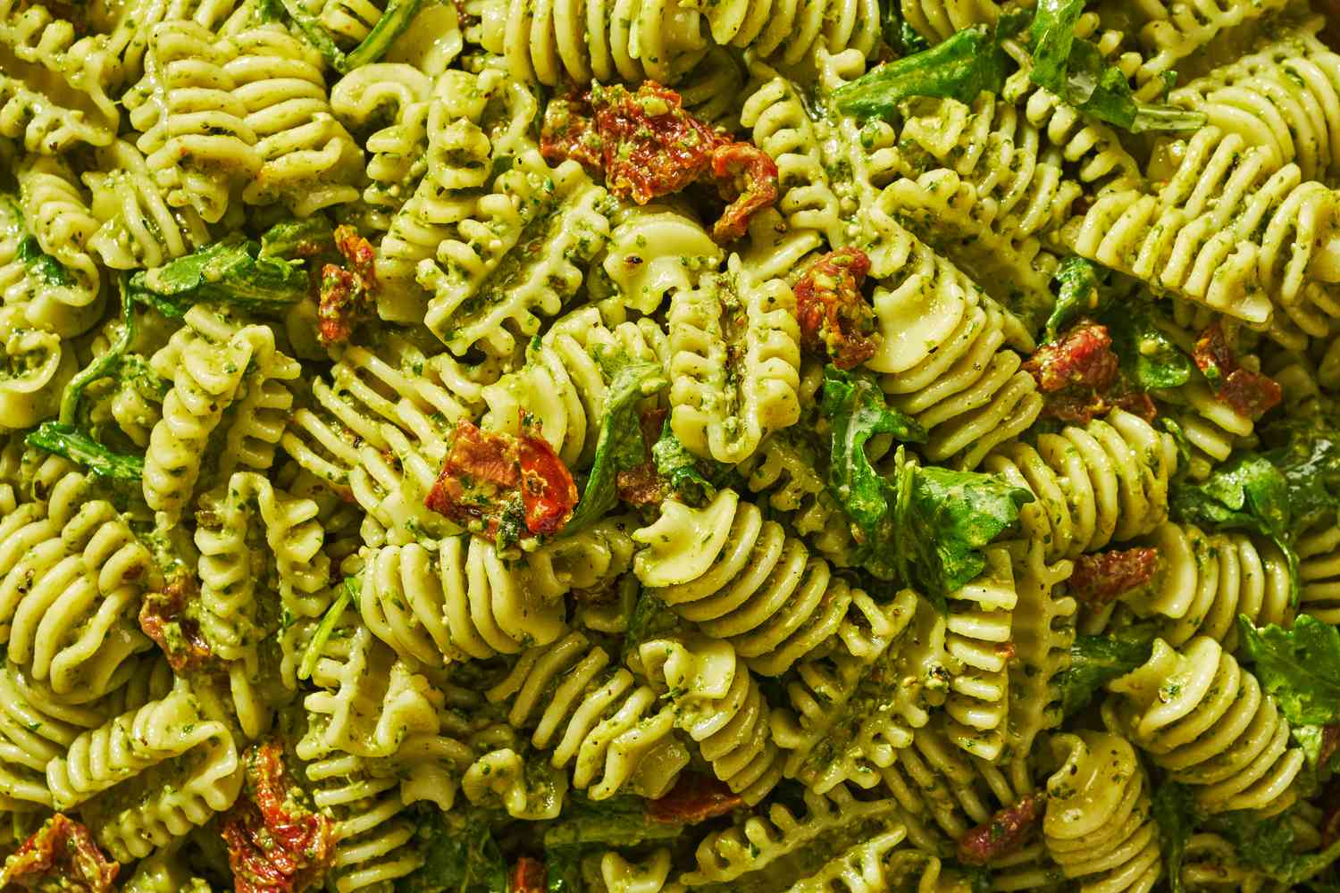 5-ingredient pasta salad (close-up)