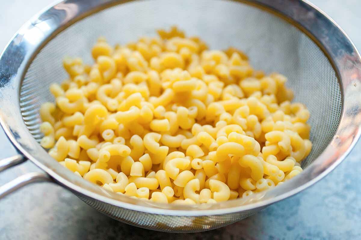 Stove Top Mac and Cheese with Chicken cook the pasta