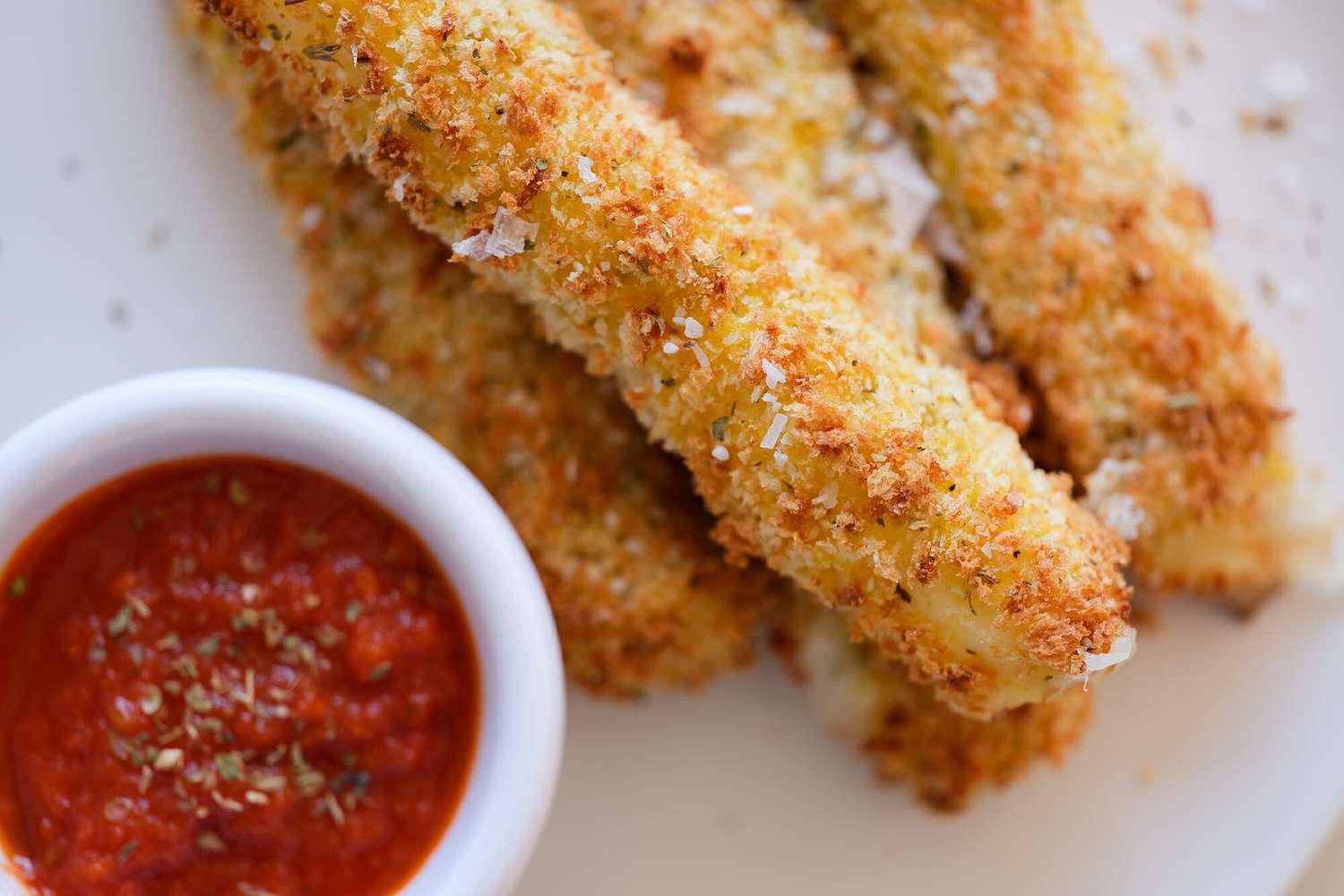 air-fried mozzarella sticks with tomato dipping sauce