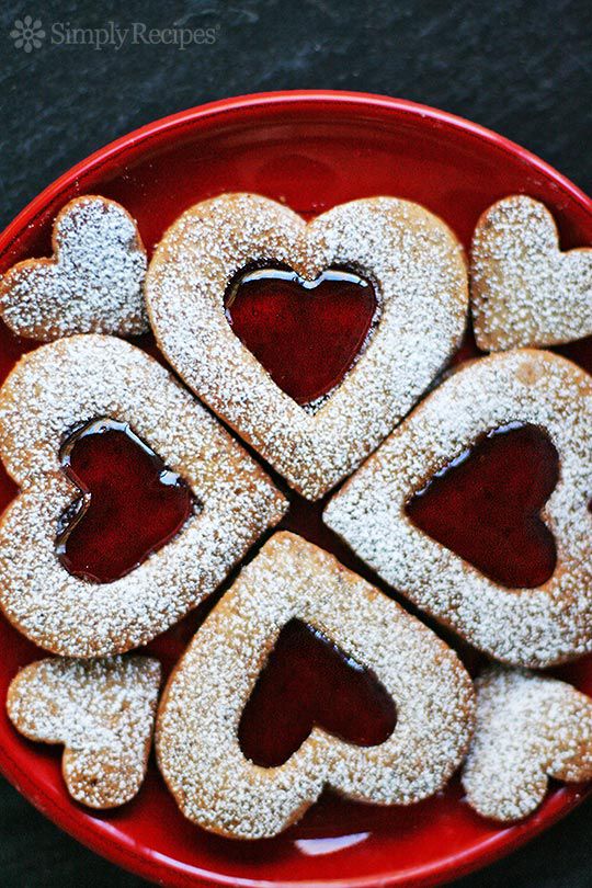 Valentine Linzer Cookies