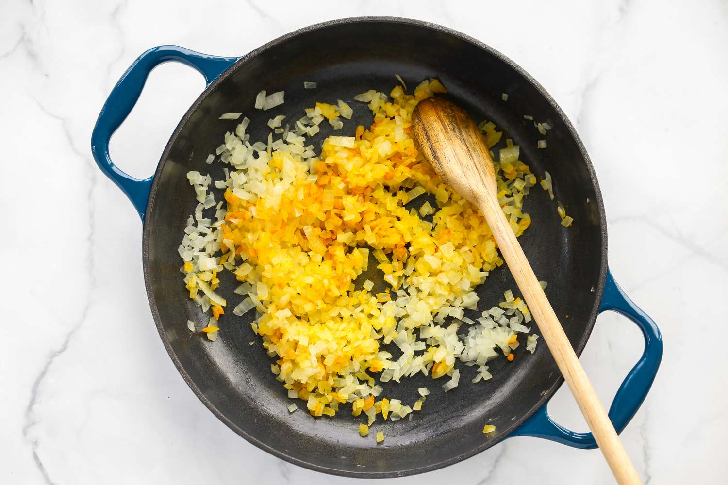 Diced onions with turmeric