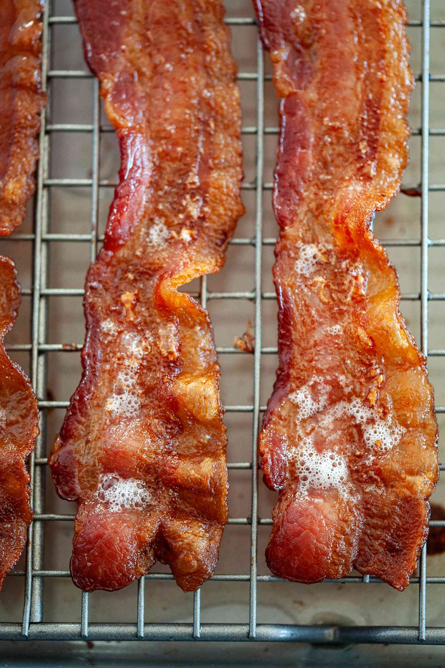 Cooking crispy bacon in the oven.