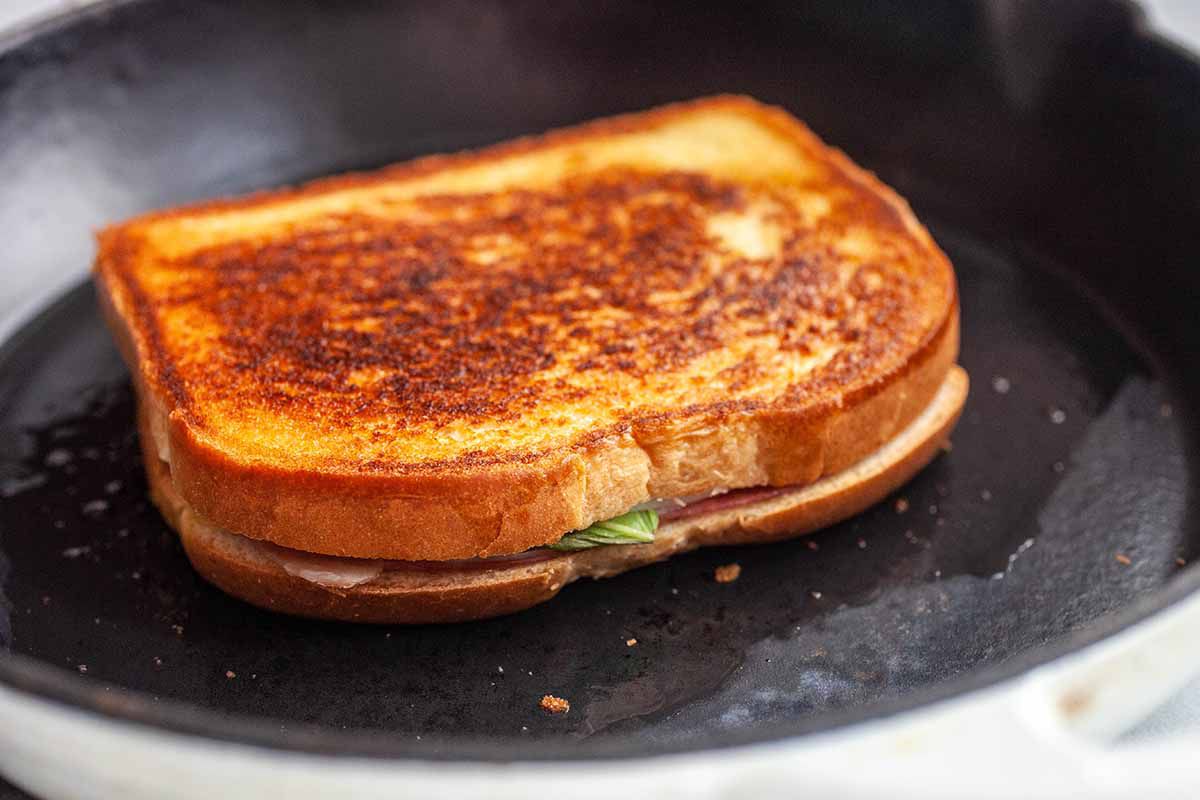 How to make Grilled Cheese grill that cheese
