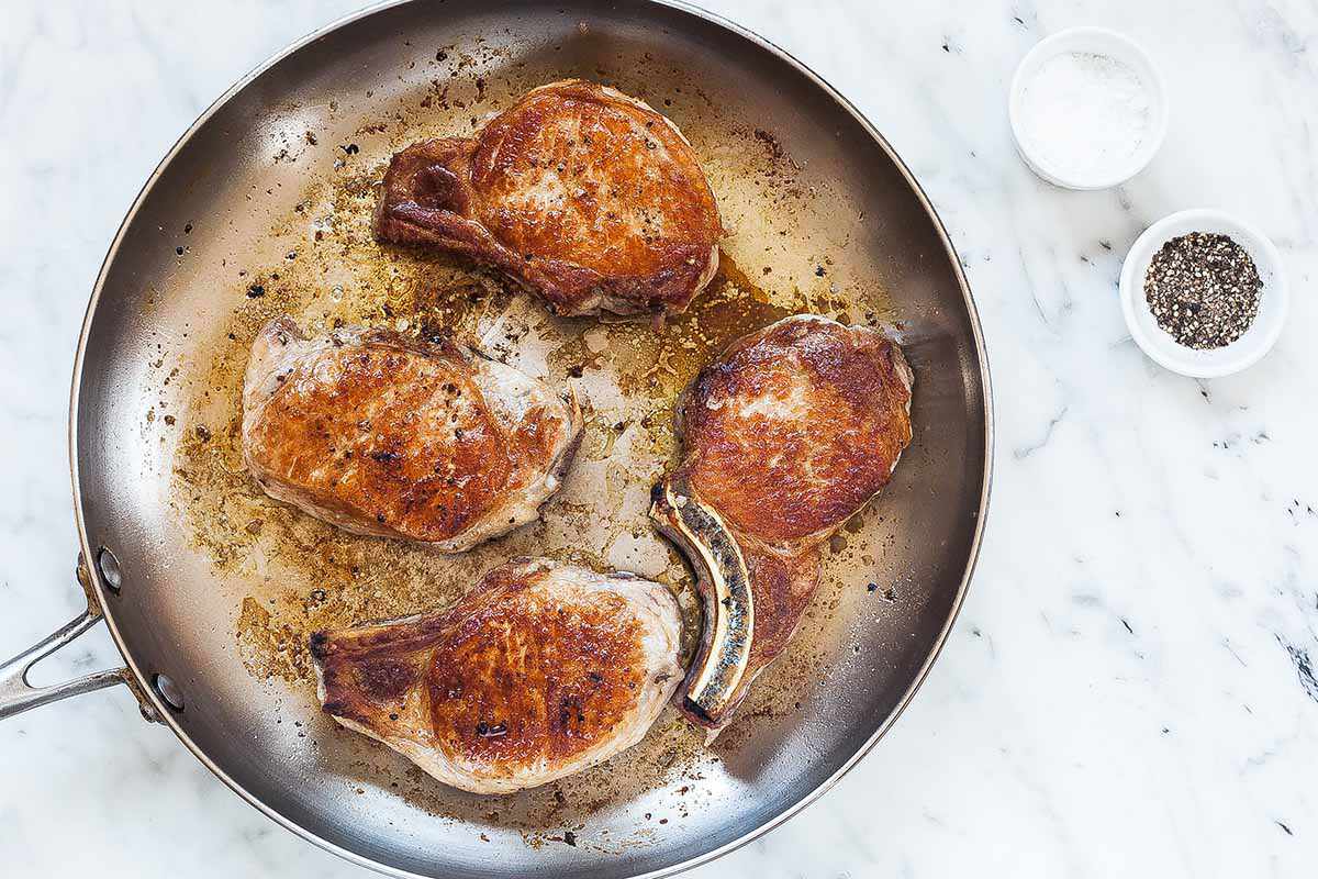Pork Chops with Pomegranate Glaze