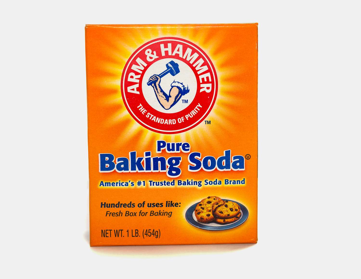 Box of Arm Hammer baking soda with logo and product details