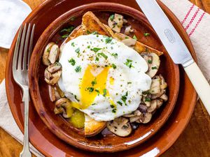 Mushrooms on toast with egg