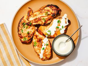 Ranch chicken on a plte with a bowl of ranch mayo sauce