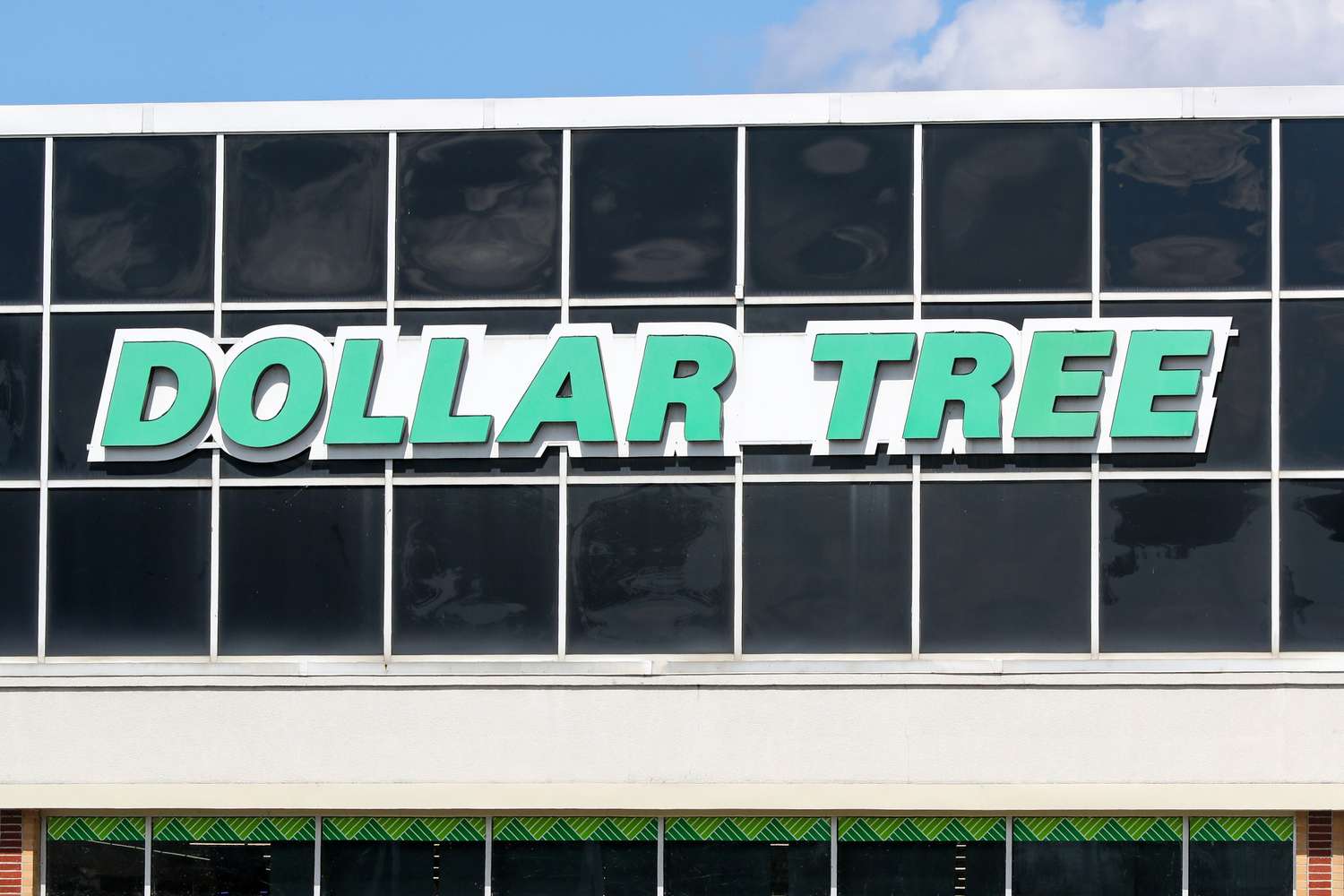 Storefront with a Dollar Tree sign