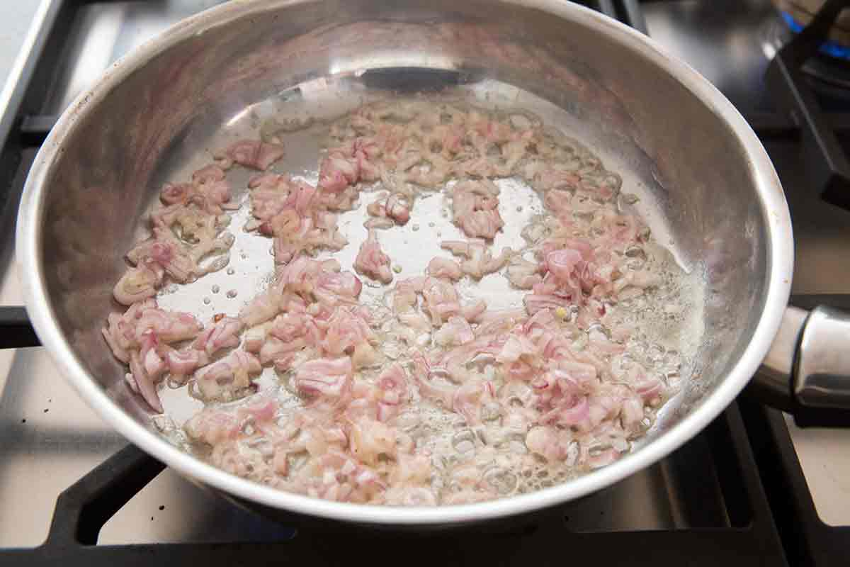cook shallots and garlic to make the best risotto