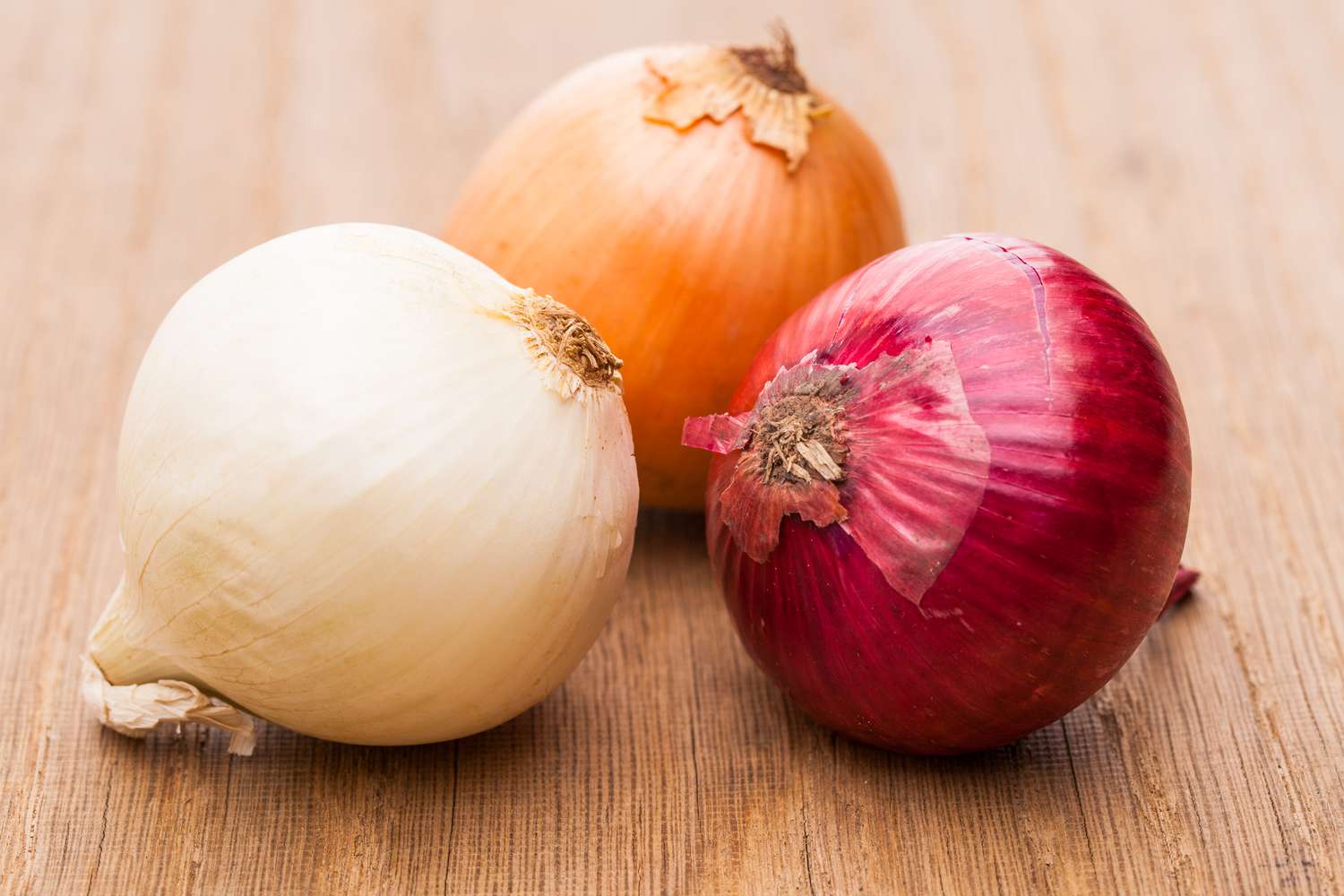 Red, white, and yellow onions on the counter