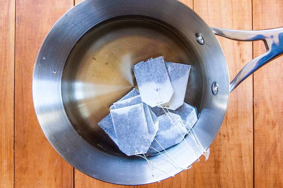 Fried sweet tea chicken make the tea brine