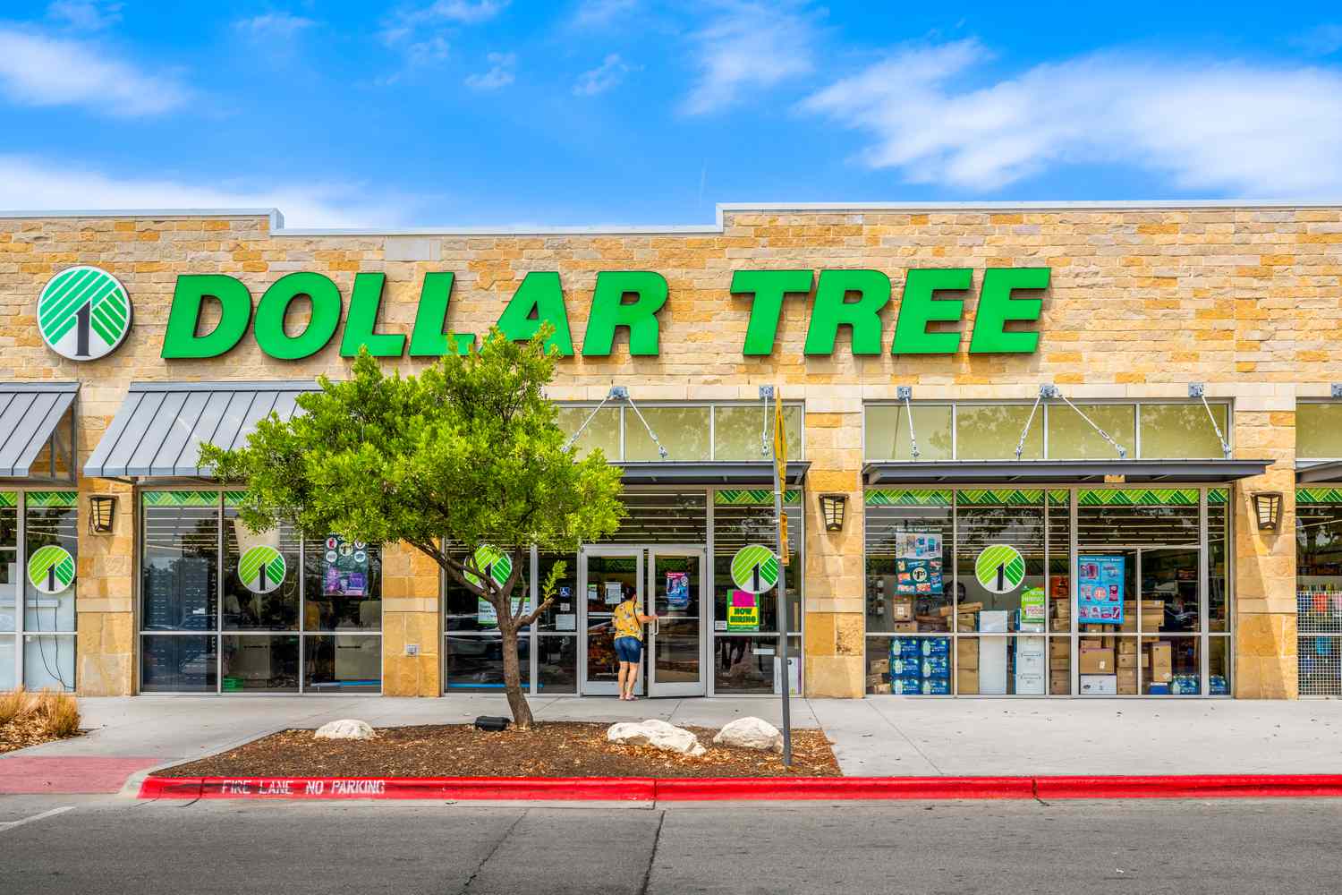 dollar tree storefront