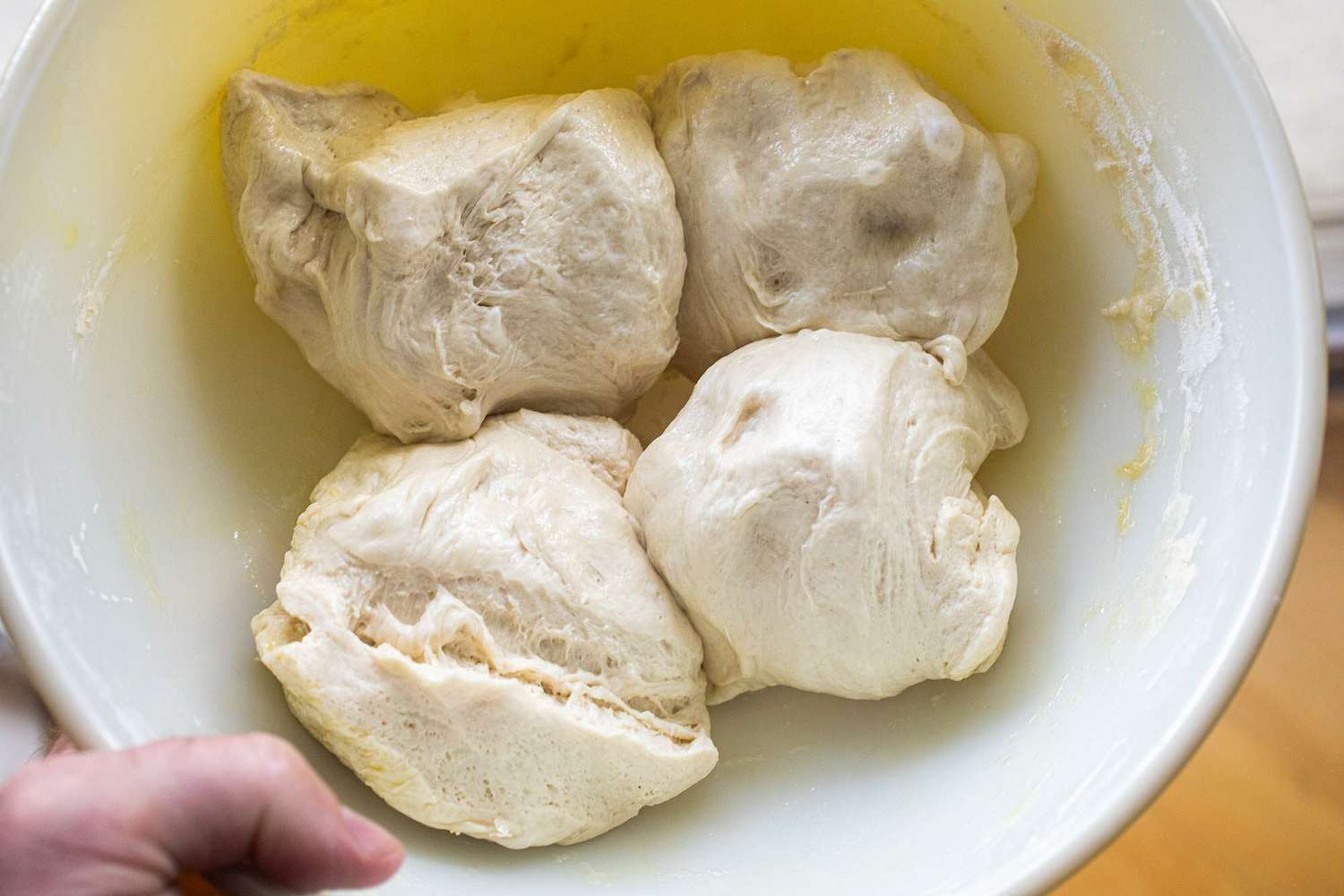 how to handle pizza dough