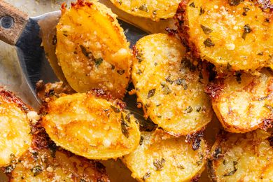 crispy parmesan potatoes (close-up)