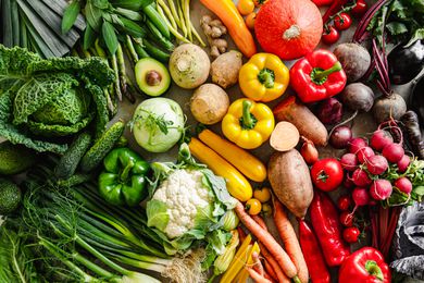 Assortment of various types of vegetables arranged in a rainbow gradient pattern