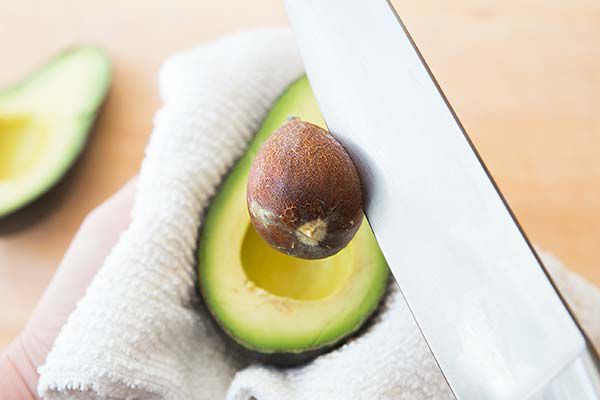 removing-avocado-pit-2