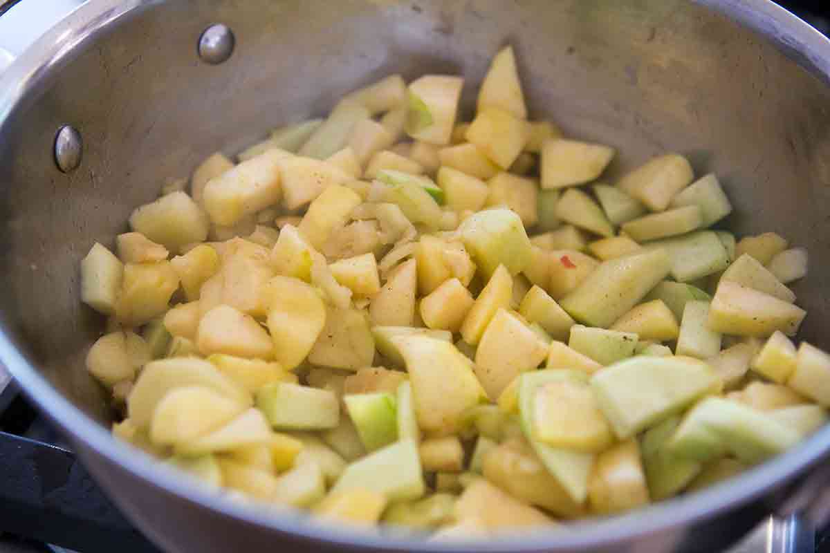 precooking apples for easy apple cobbler