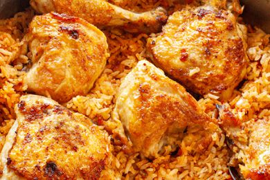 Close up of a pot or cooked arroz con pollo