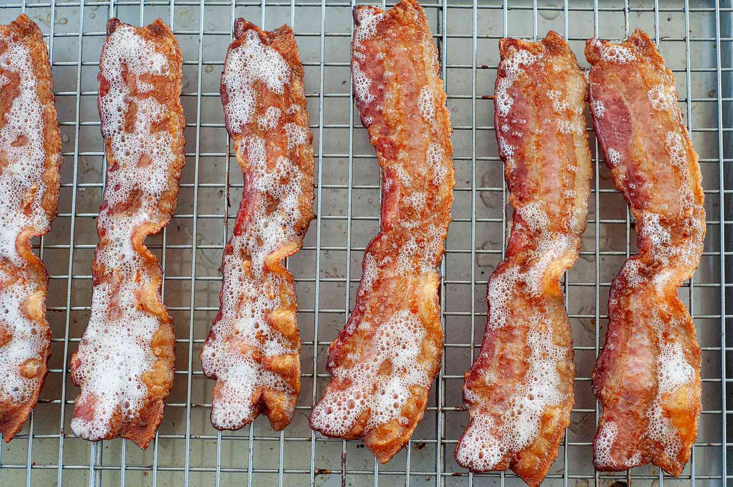 How to cook bacon on a cooling rack in the oven.