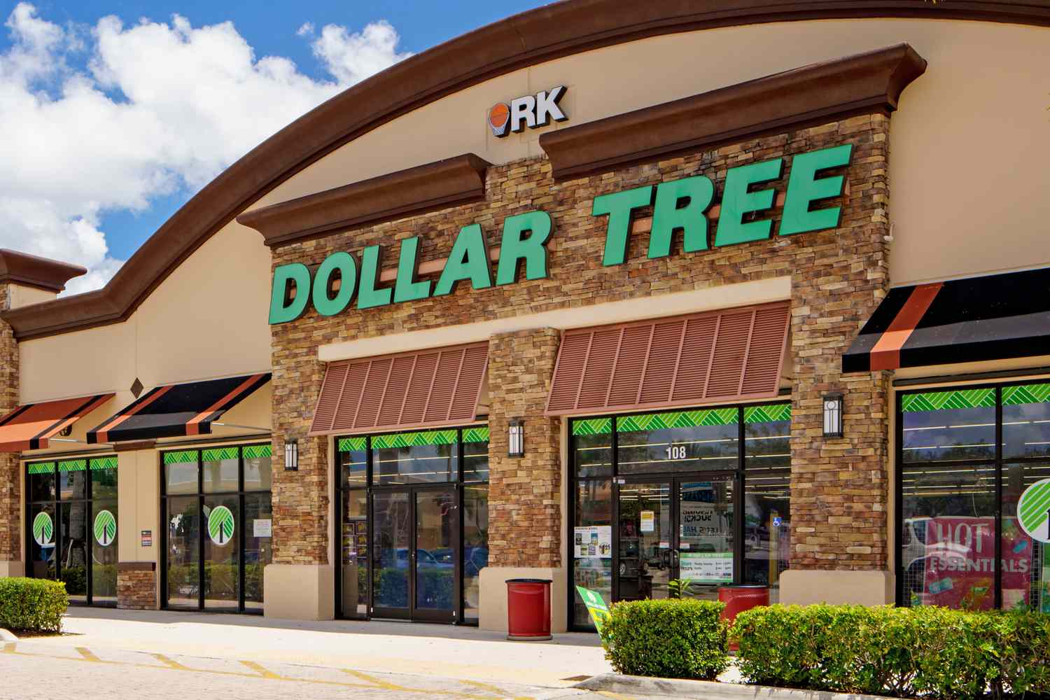 Dollar Tree store front