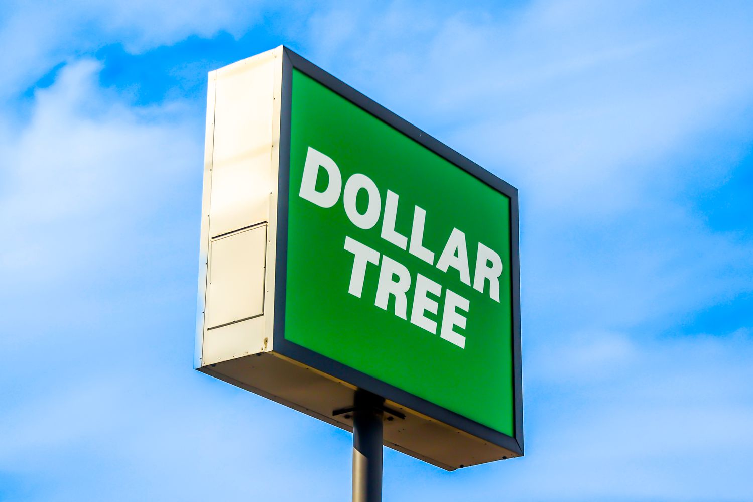 Dollar Tree sign