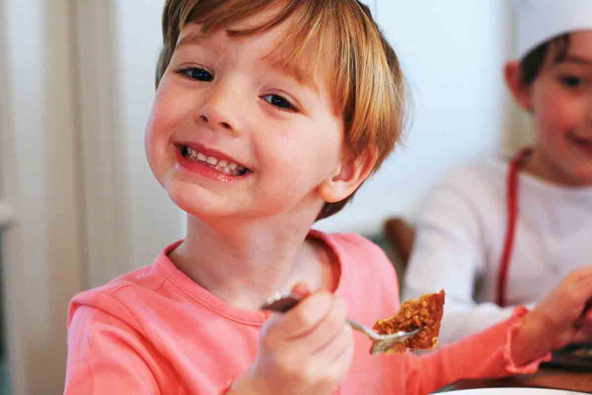 child eating crunchy french toast